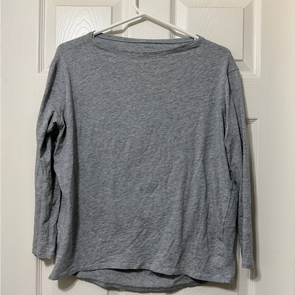 lululemon athletica Gray Long Sleeve Tee size 4 vguc